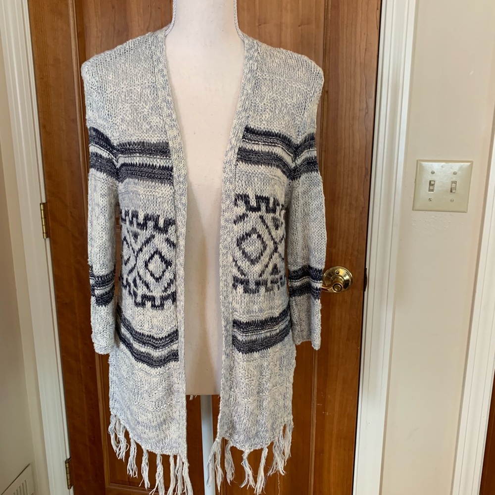 Eyeshadow open cardigan with fringe. Size M🤗